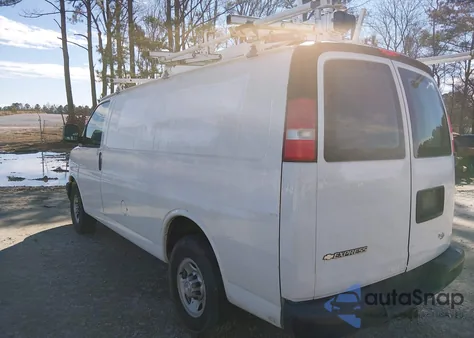 2017 Chevrolet Express 2500 Work Van z USA, uszkodzony, nr VIN 1GCWGAFF8H1247800